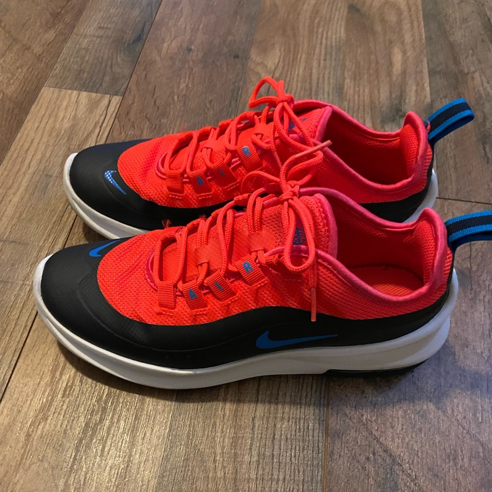 Boys Nike Air Max sneakers size 5.5.